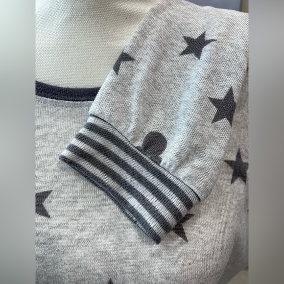 Disney womens long sleeve white/gray tshirt, Mickey/Star pattern size Medium. - Picture 4 of 6